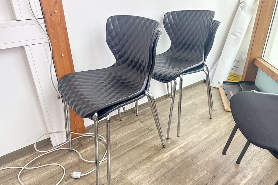 4 Stapelstühle 
